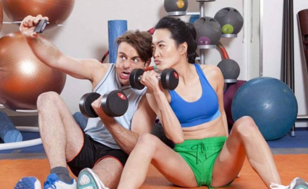Narcisismo, esta sería la razón del exceso de selfies en los gimnasios