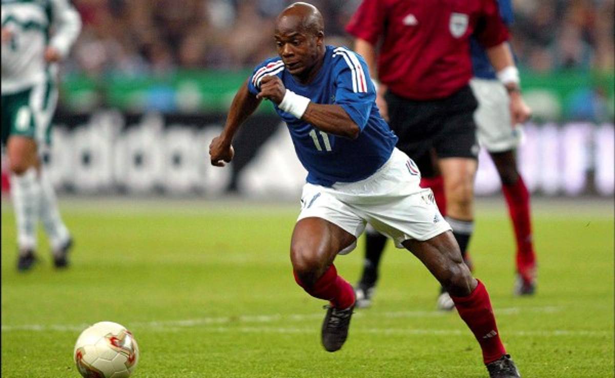 Ex atacante del Arsenal se salvó de la tragedia tras ser eliminado de reality