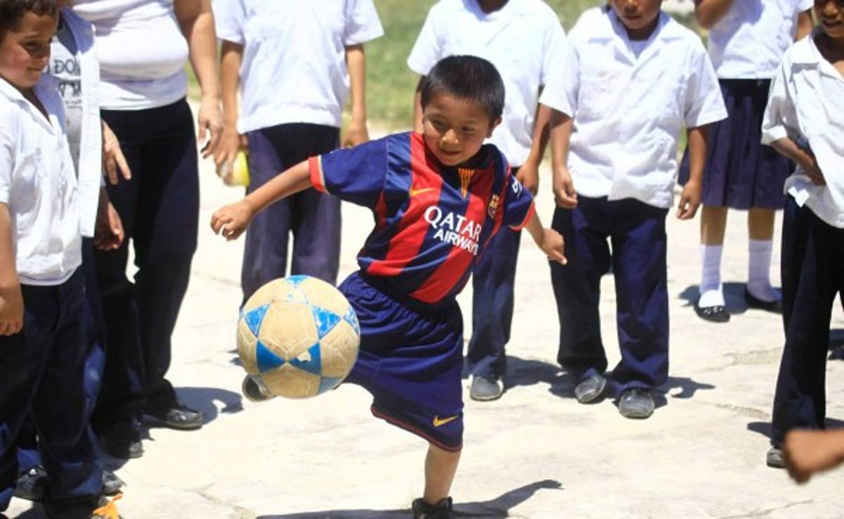 Mundo Deportivo: 'El Messi de Honduras, una vida a años luz del crack del Barça'