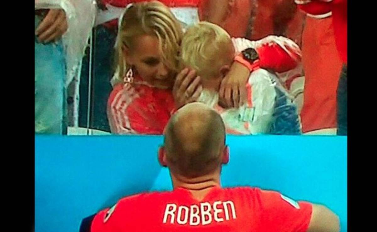 VIDEO: El conmovedor llanto del hijo de Robben tras eliminación de Holanda