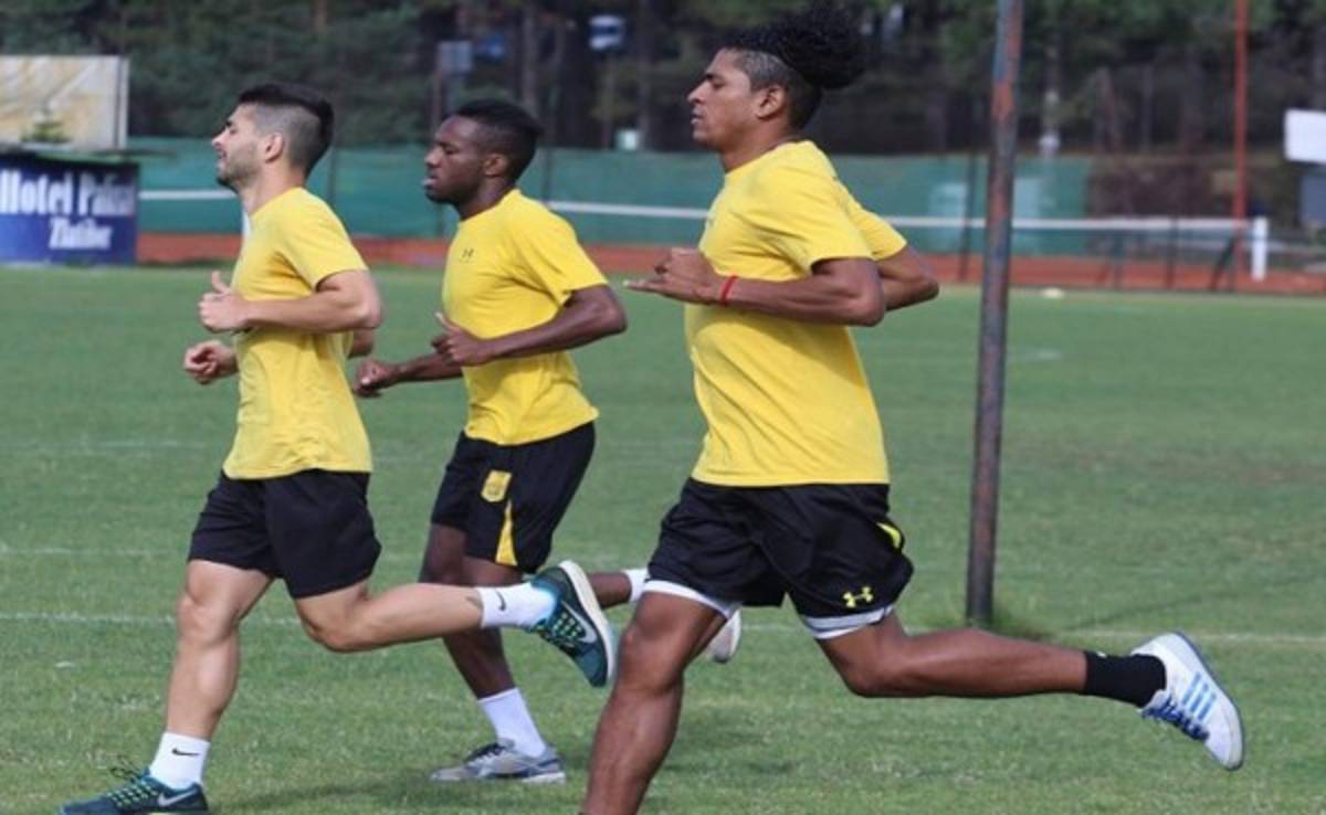 Carlo Costly jugará en tercera división de Grecia