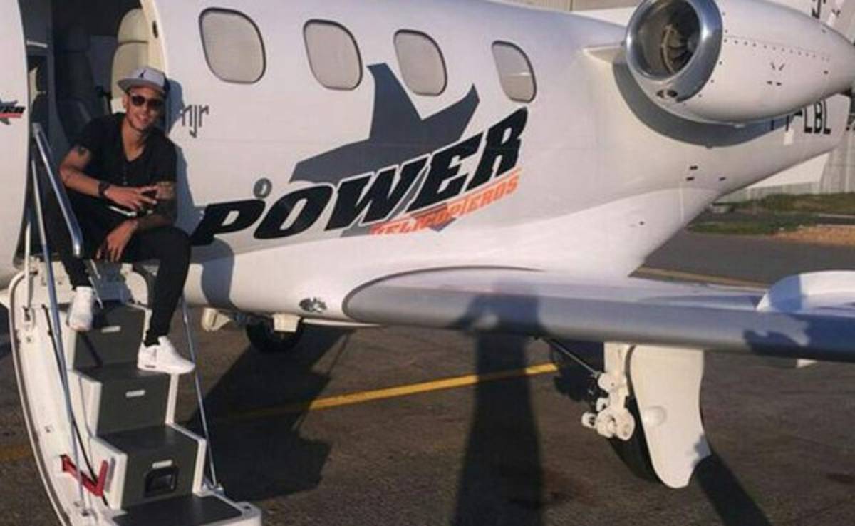 Neymar llega a Brasil con la incertidumbre si jugará ante Honduras