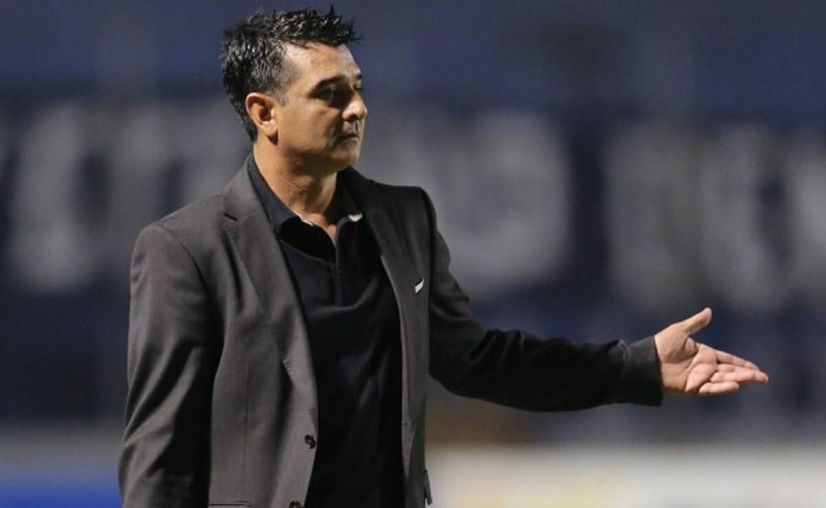 Diego Vázquez fue abucheado a su ingreso al estadio en Tocoa