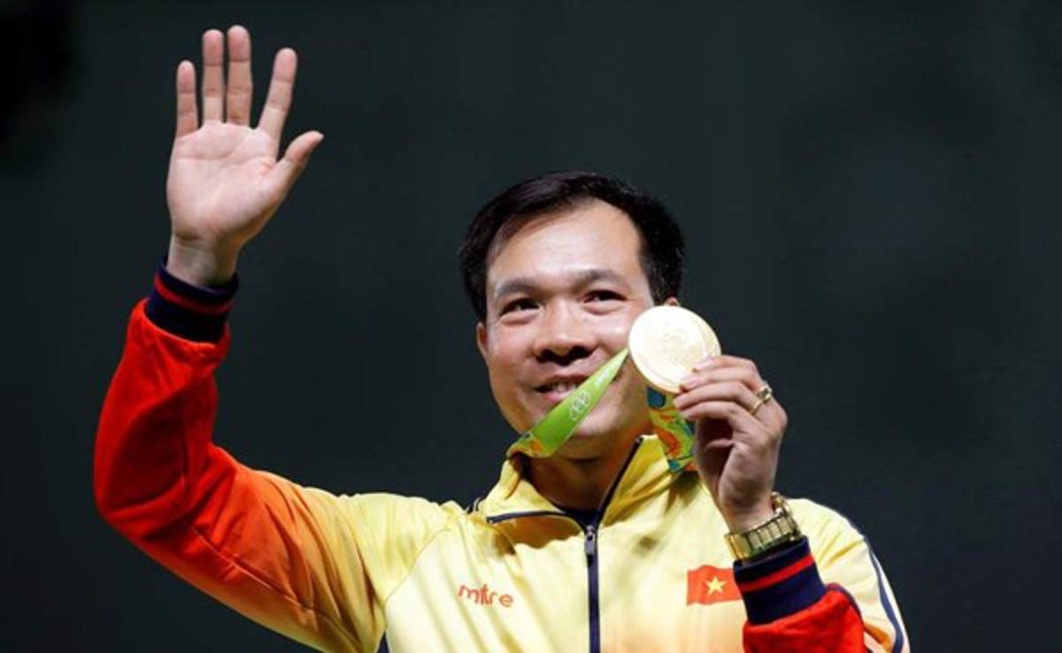 Vietnamita deja en silencio a aficionados de Brasil con disparo casi perfecto