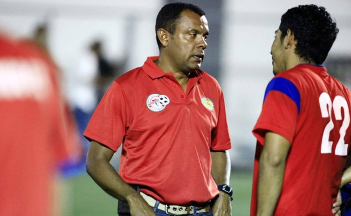 Un cerrajero quiere llevar a la gloria al Gimnástico en la Liga de Ascenso