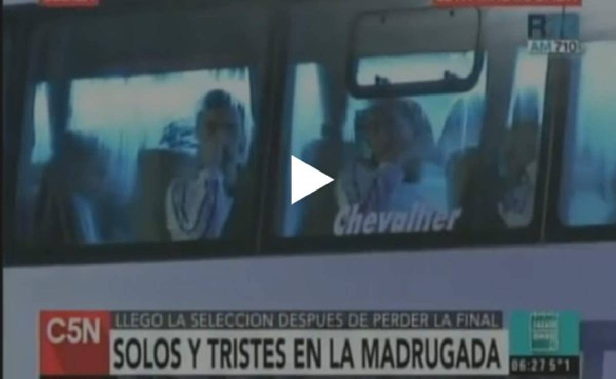 La selección argentina regresó a Buenos Aires sumida en el silencio