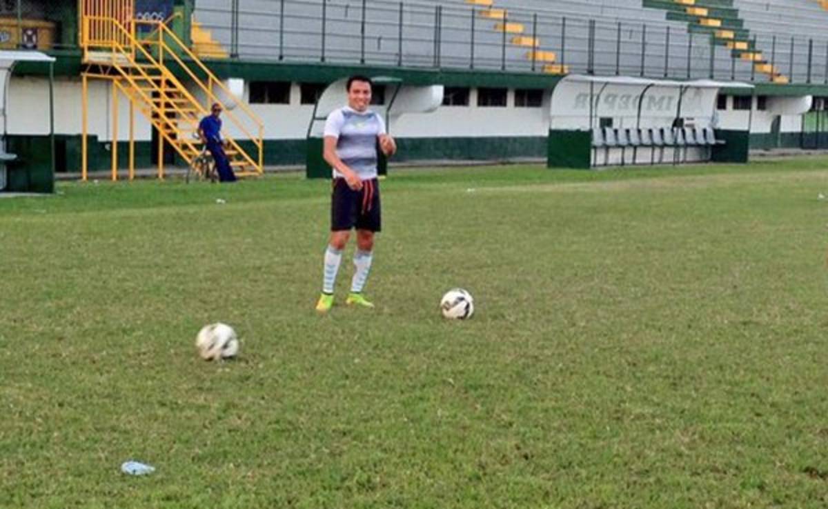 Rambo de León aparece entrenando con el Platense