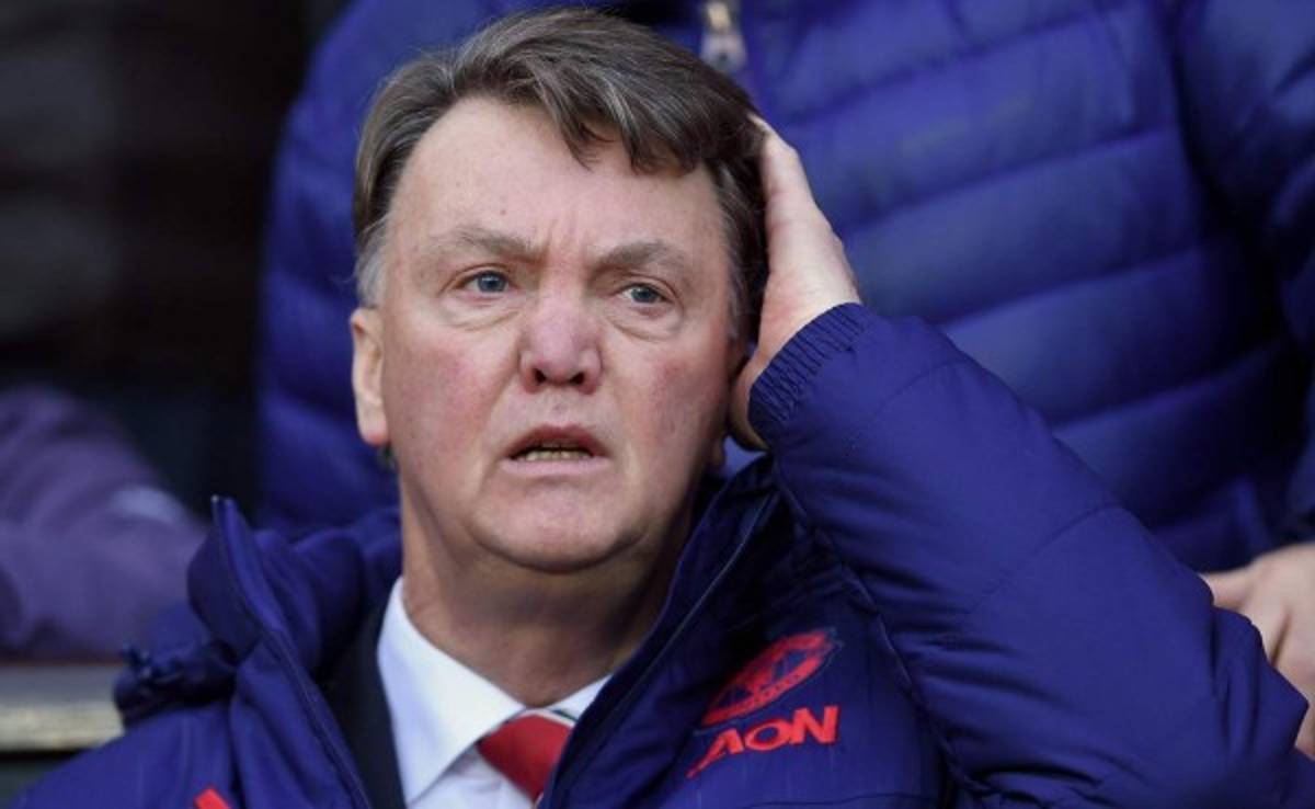 OFICIAL: Manchester United destituye al técnico Louis Van Gaal