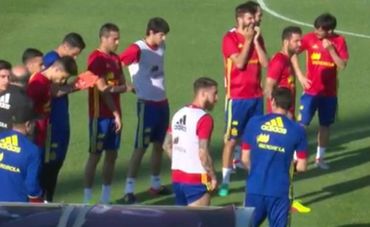 Álvaro Morata ausente en el entrenamiento de España por precaución