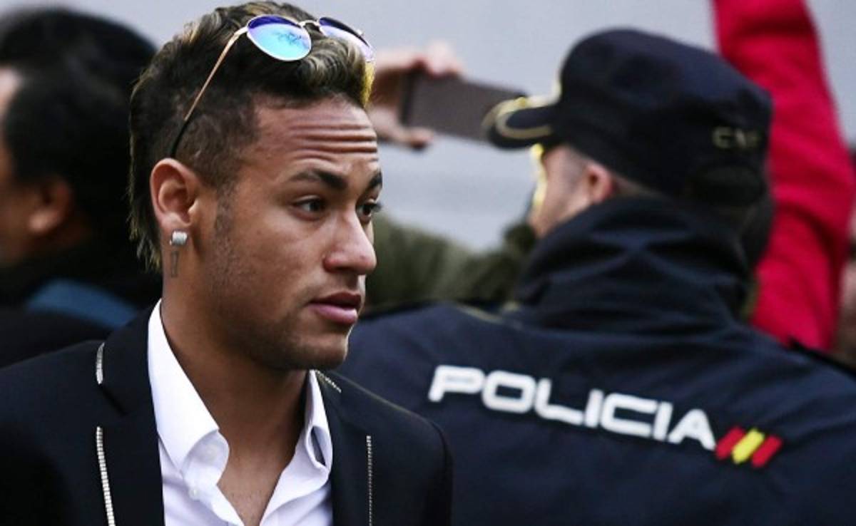 Fiscalía brasileña denuncia a Neymar por evasión de impuestos y falsificación de documentos