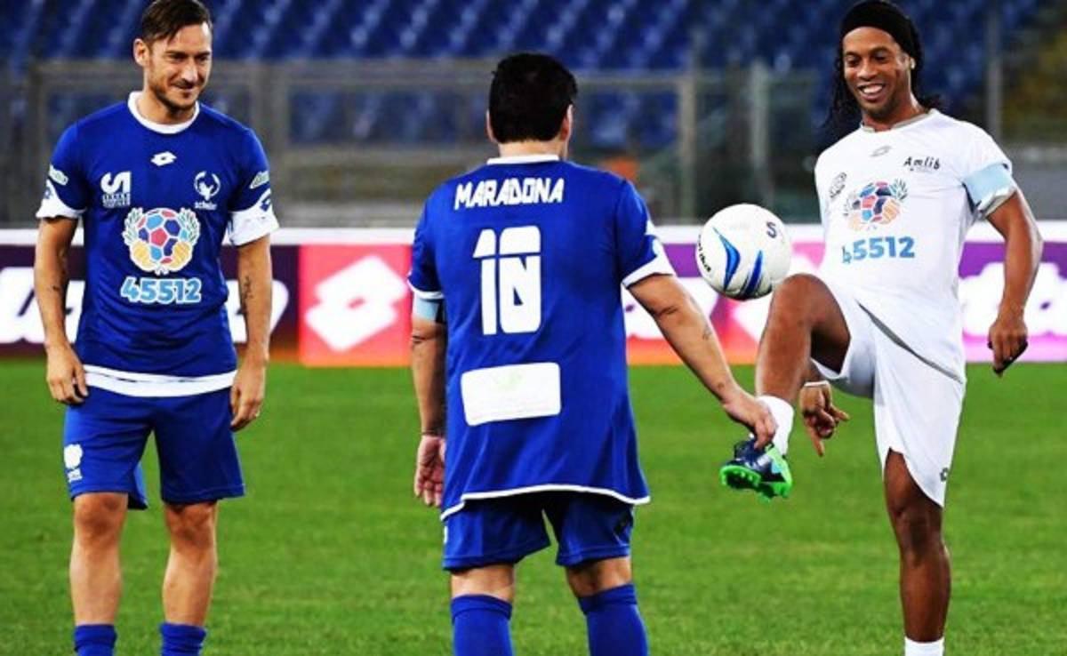 VIDEO: Así entrenaron previo al partido por la paz Maradona, Totti y Ronaldinho