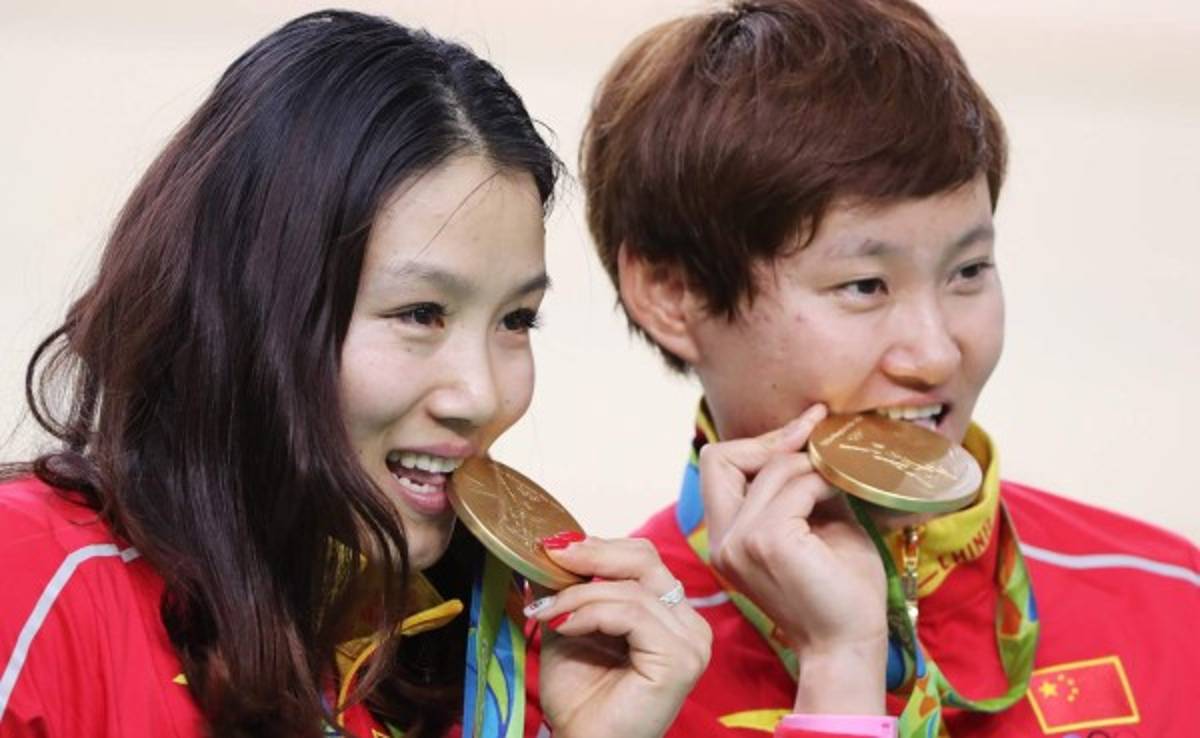¿De dónde nació la tradición de morder las medallas de campeones olímpicos?