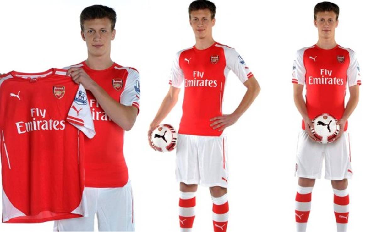 El Arsenal cierra el fichaje del polaco Krystian Bielik de 17 años