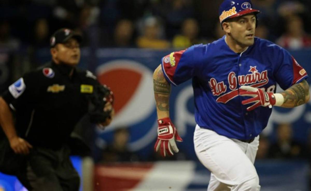 Venezonalo Alex Cabrera da positivo en el beisbol de México