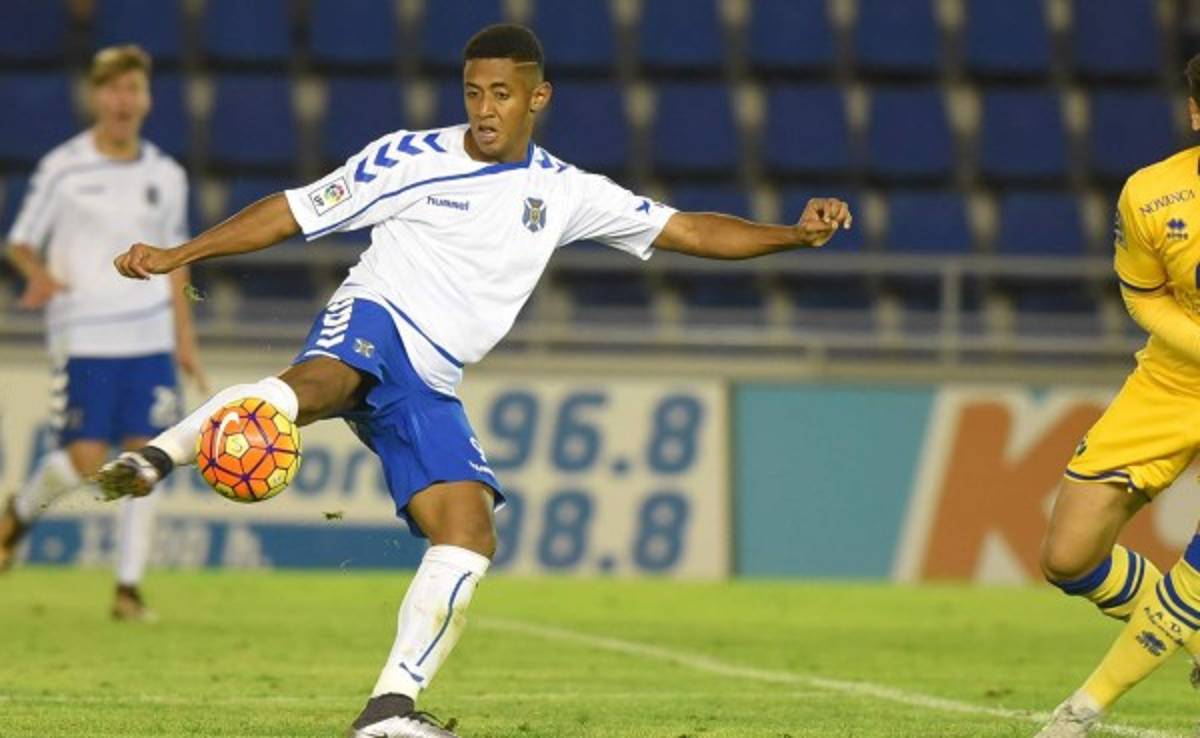 Técnico del Tenerife: 'Lozano tiene molestias que le impiden estar los 90 minutos'