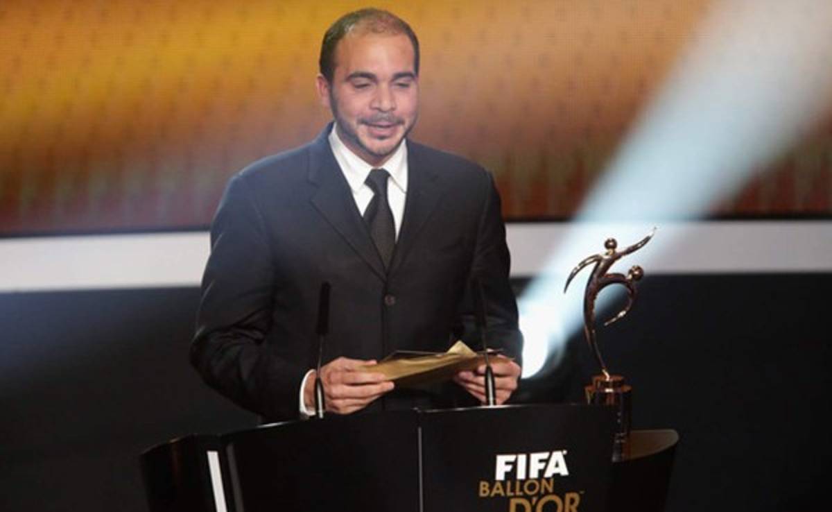 Príncipe jordano desafía a Blatter y anuncia candidatura a presidencia de la FIFA