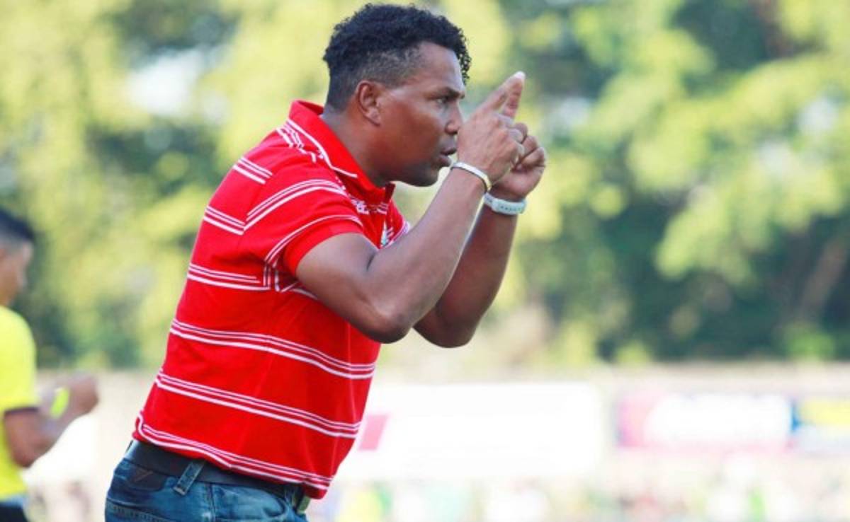 VIDEO: Así fue el primer partido de Carlos Pavón como asistente técnico en Marathón