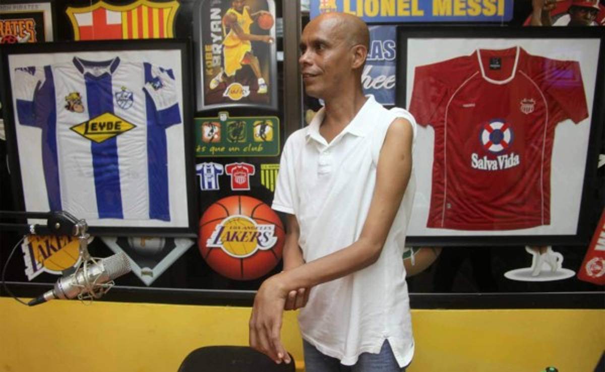 Enrique Reneau busca curarse con medicina natural