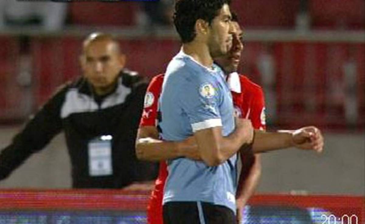 Gonzalo Jara, especialista en desestabilizar a jugadores uruguayos