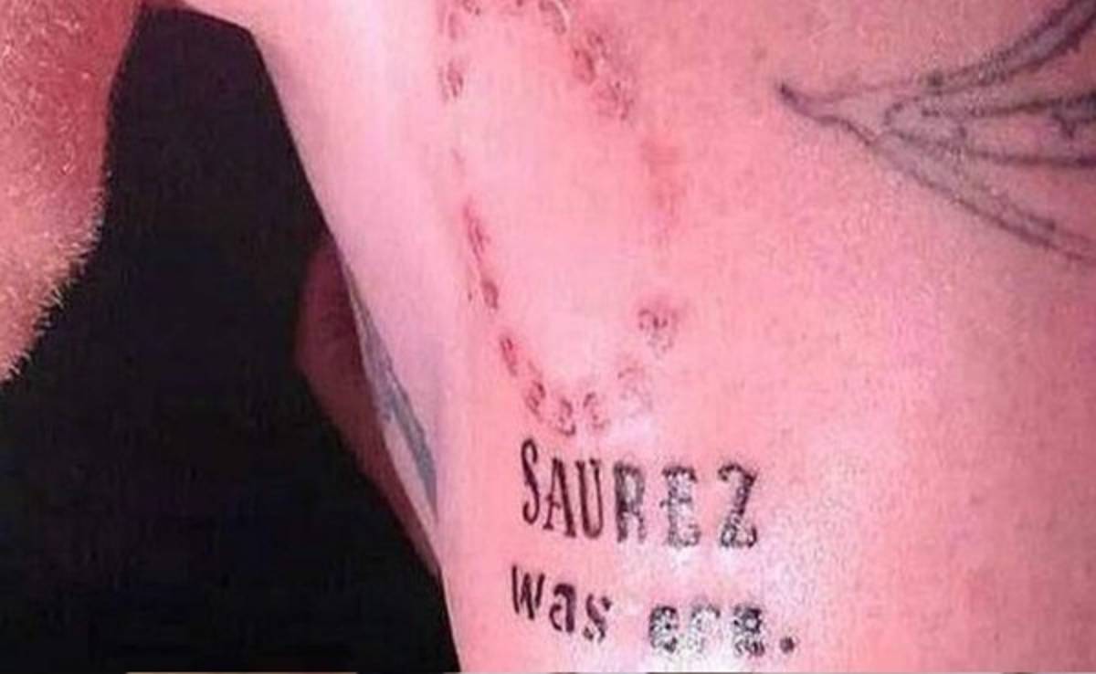 Se tatuó la 'mordida' de Luis Suárez pero escribe mal su nombre