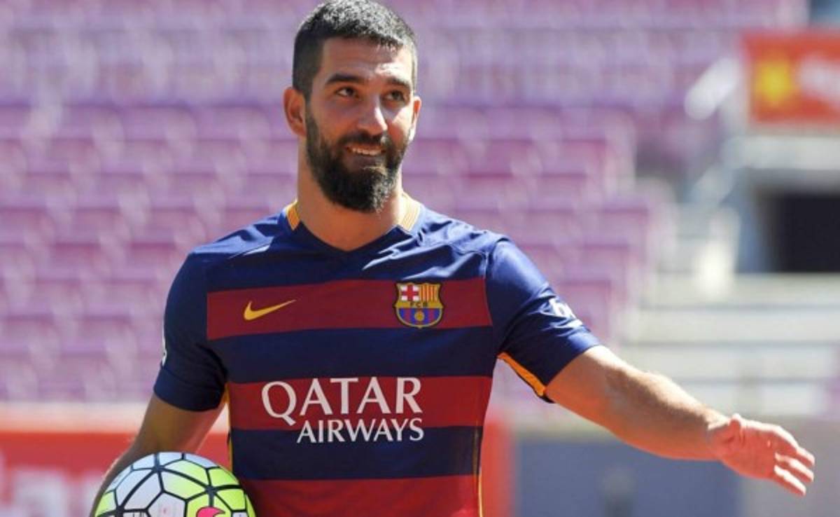 El FC Barcelona pedirá que dejen inscribir a Arda Turán por Rafinha