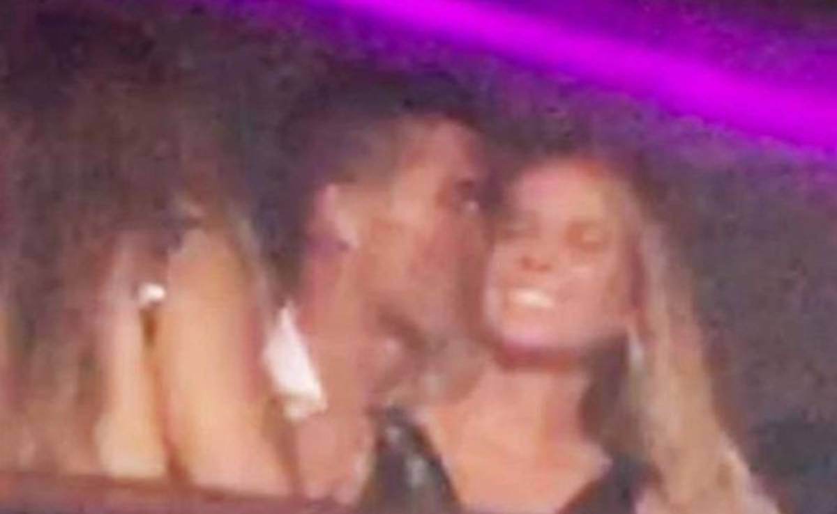 El coqueteo de Cristiano con una bella rubia en un club nocturno de Ibiza