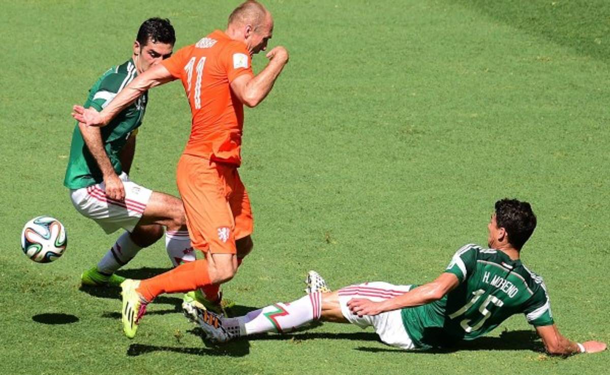 VIDEO: El claro penal contra Robben ante México