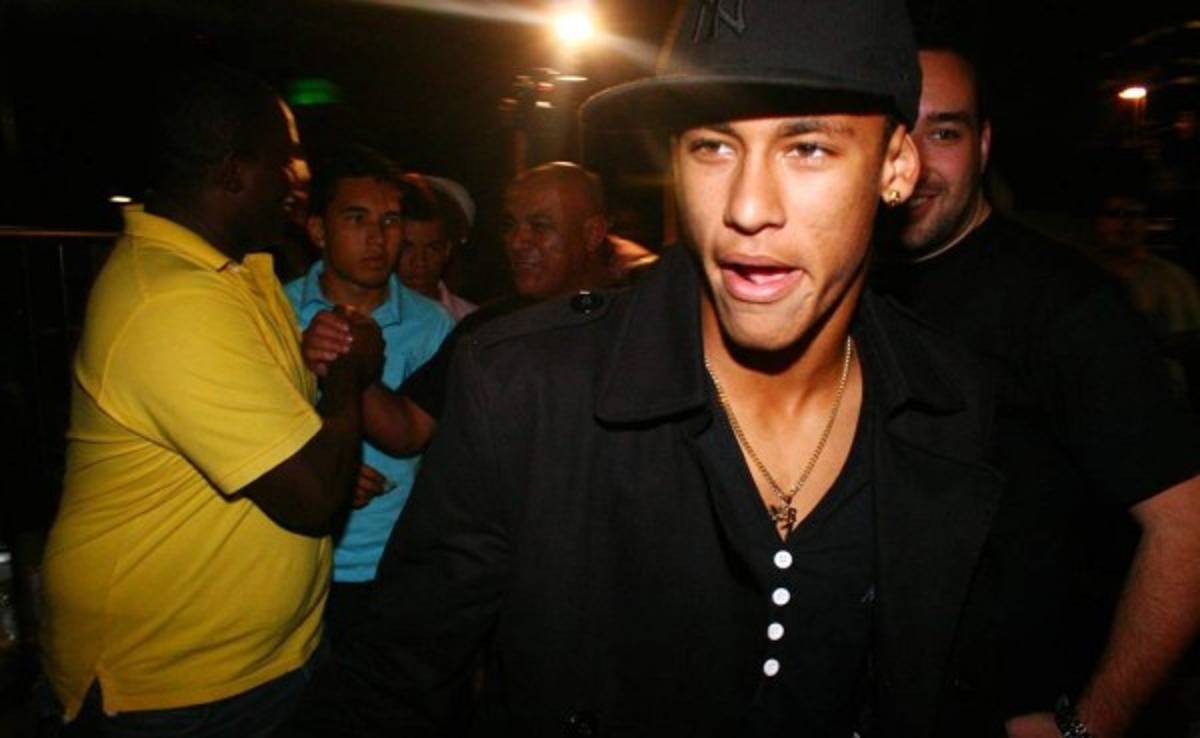 ¡Neymar llegó tarde a entrenar tras su fiesta de cumpleaños! ¿Ebrio?