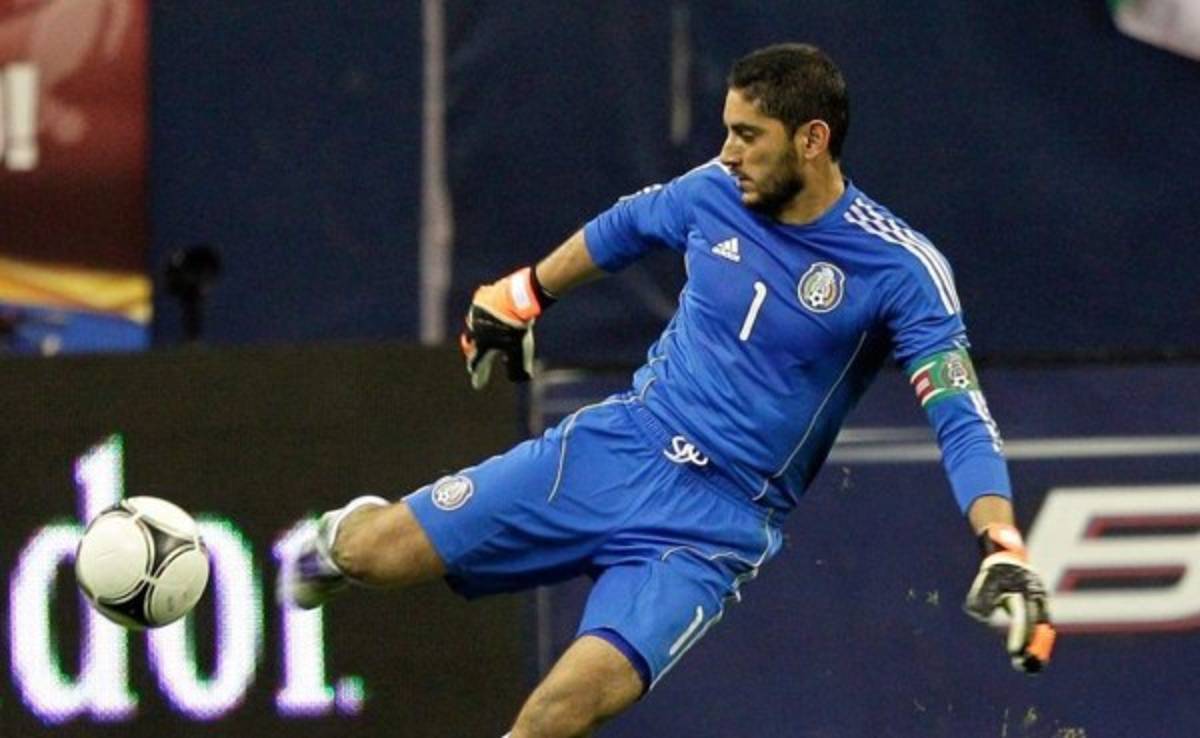 Arquero Jesús Corona abandonó la concentración de México