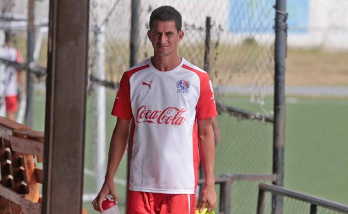 Oliver Morazán renovó contrato con el Olimpia