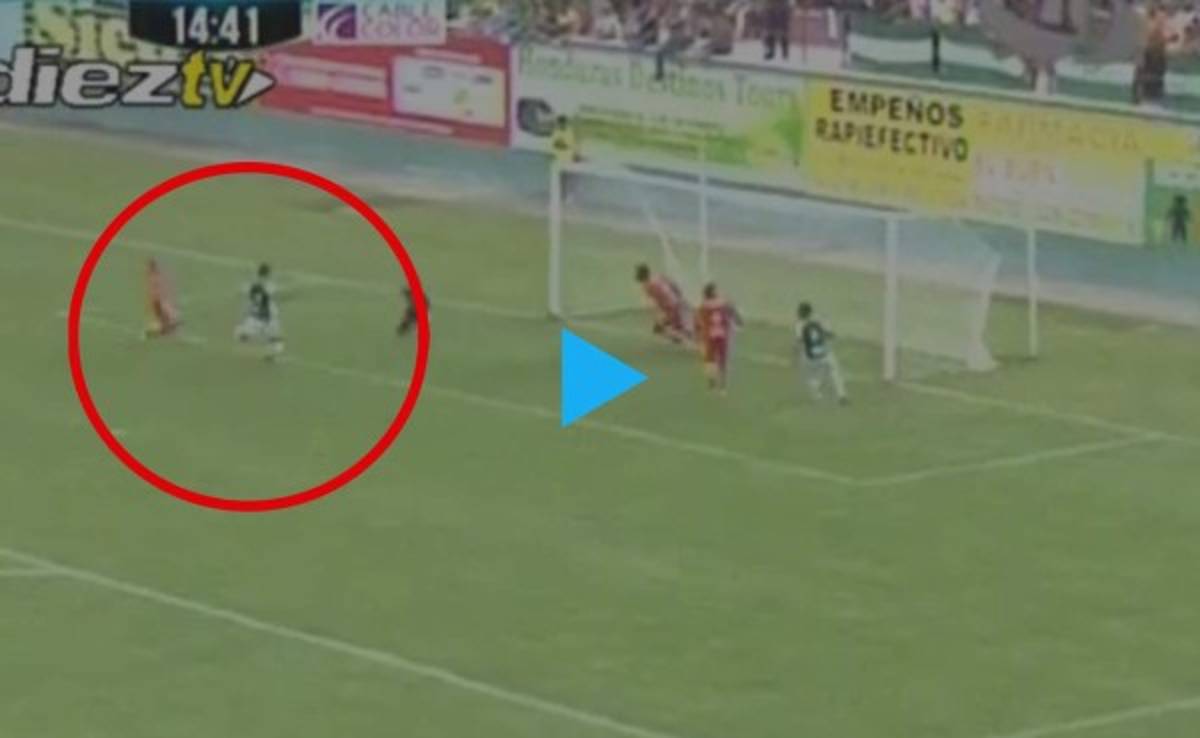 VIDEO: Douglas Caetano falló de forma increíble un gol ante el Vida