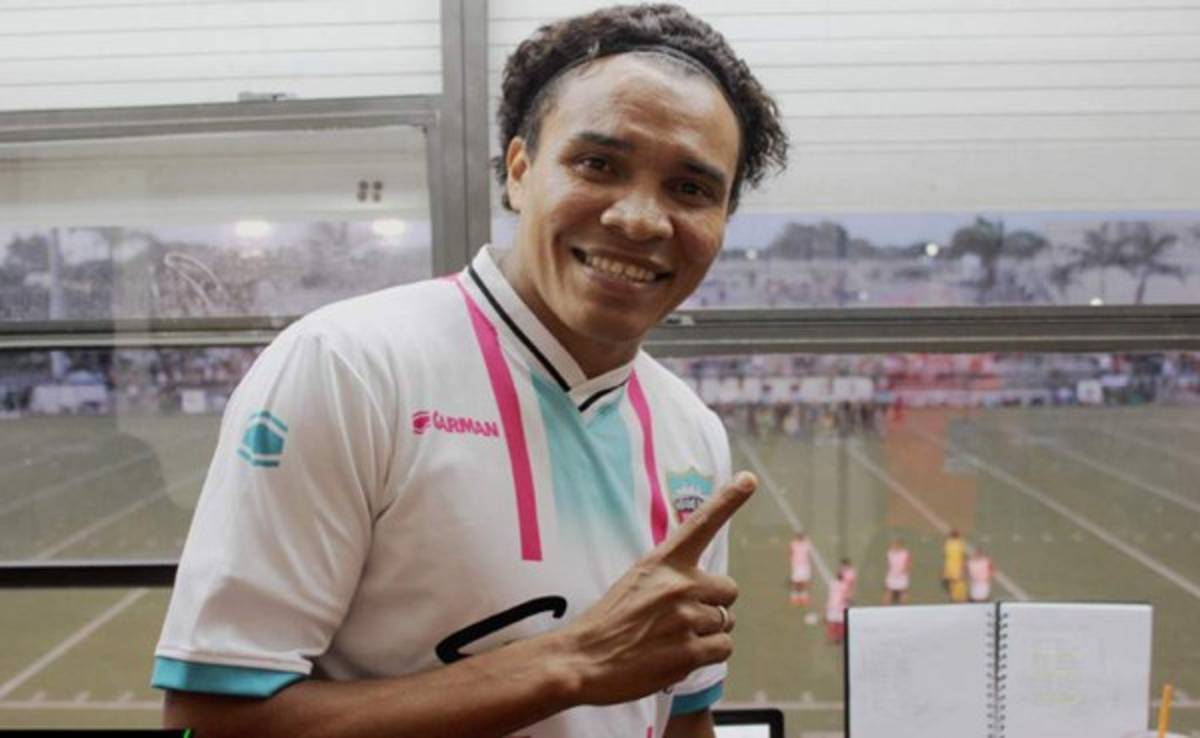 Los extraños y peculiares 'look' de Rambo de León a lo largo de su carrera  