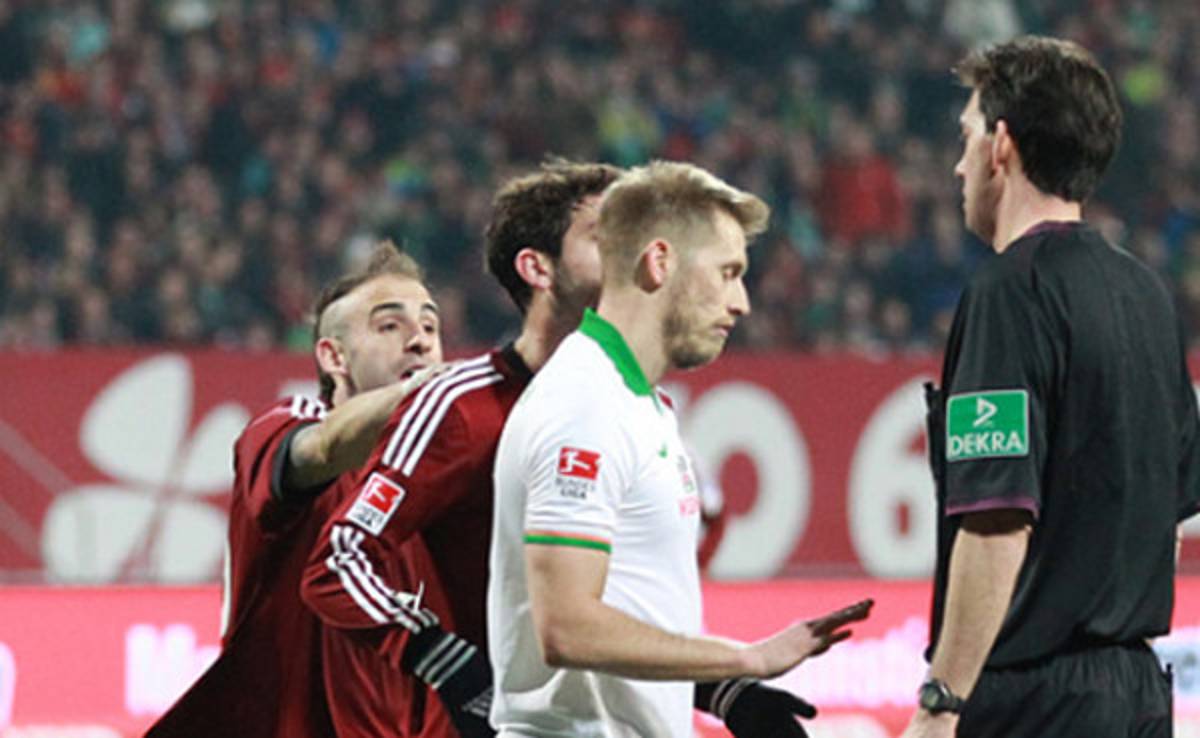 VIDEO: Futbolista del Werder Bremen da un ejemplo de Fair Play