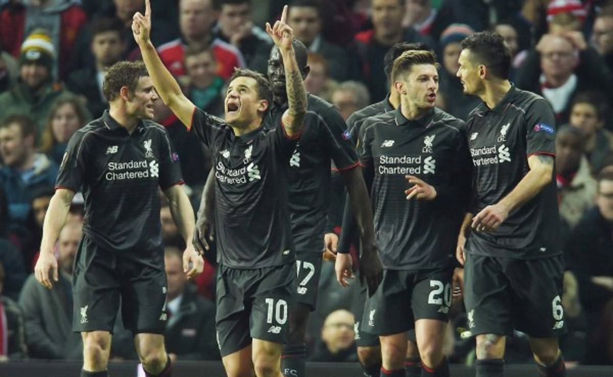 Liverpool elimina a Manchester United en octavos de Europa League
