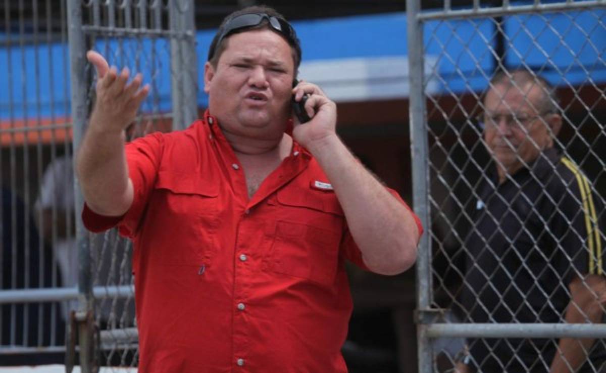 Elencoff: 'Con estos dinosaurios del fútbol no vamos a ningún lado'