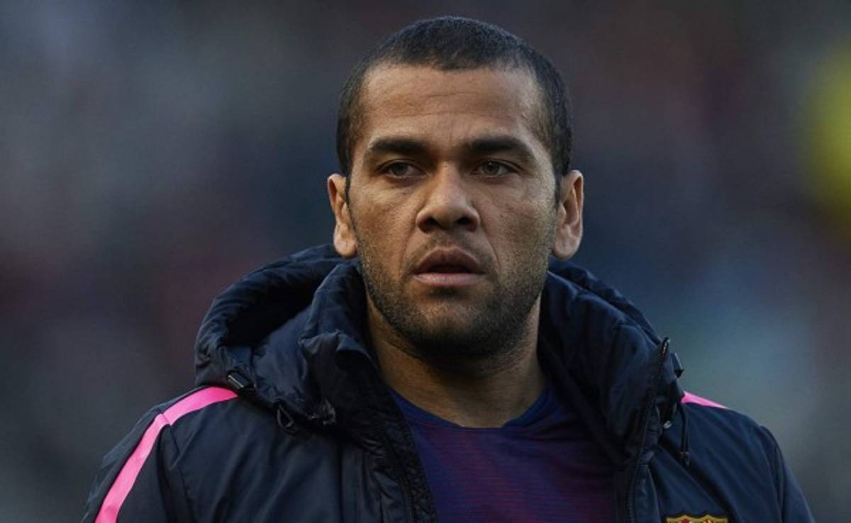 Luis Enrique desea que Dani Alves continúe en Barcelona
