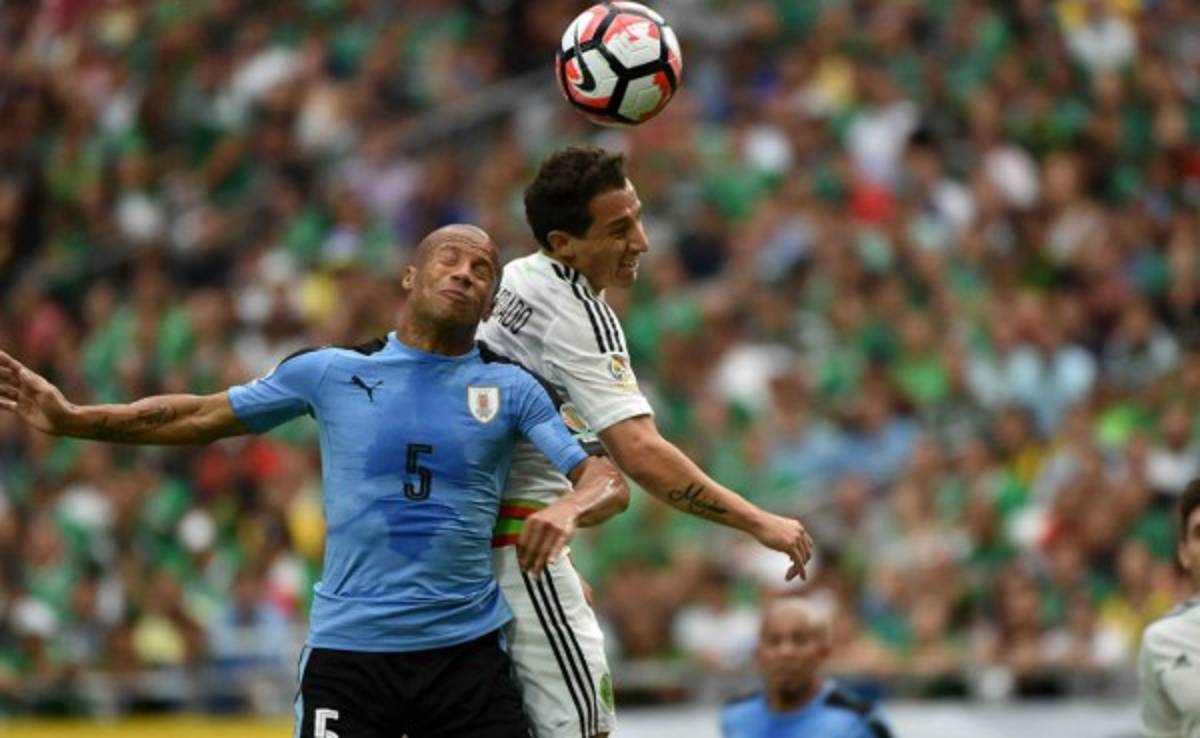 Esposa de Carlos Sánchez habría sido agredida por aficionados mexicanos