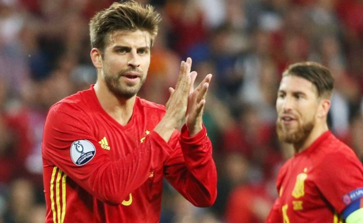 Piqué: 'Con lo de Pedro hacen una noticia que parece la re-hostia, pero no lo es'