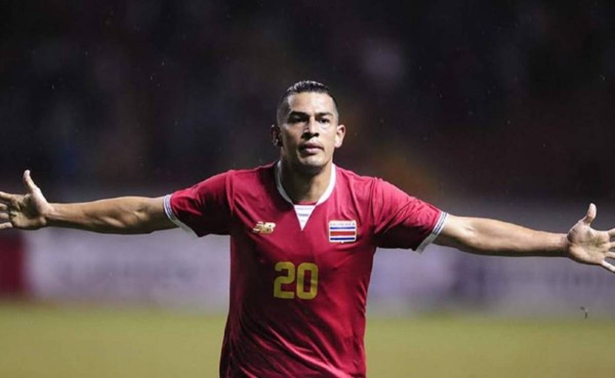 Costa Rica busca solventar ausencia de goles con un delantero que juega en Tailandia