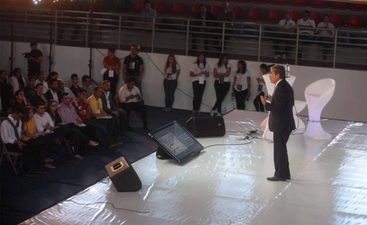 Pinto brinda un discurso muy emotivo en Congreso Deportivo