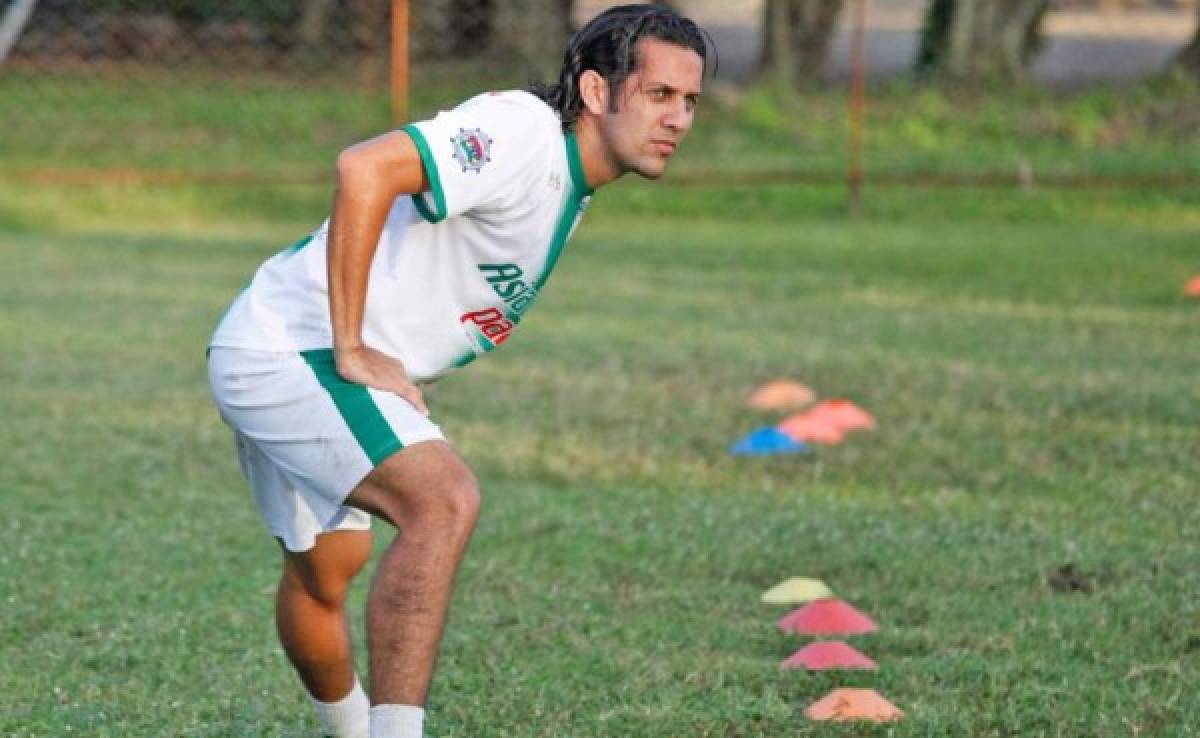 Los futbolistas hondureños que a muy temprana edad colgaron los botines