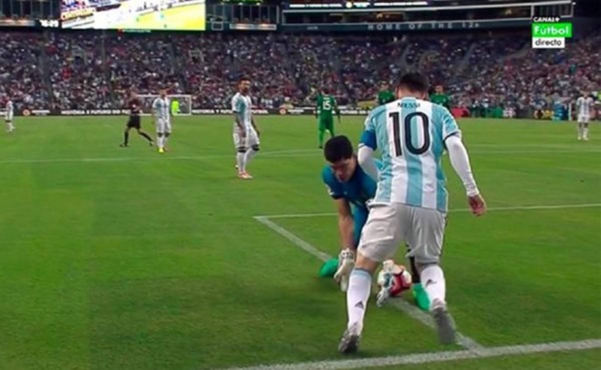 VIDEO: La cruel humillación de Messi al arquero boliviano
