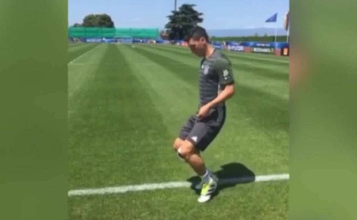 VIDEO: Özil se luce con serie de maniobras de impresionante calidad