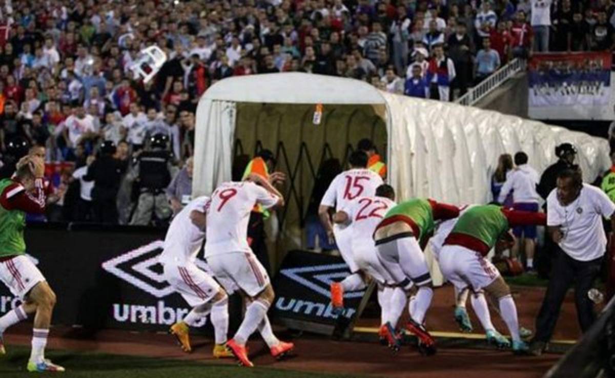 VIDEO: Suspendido el Serbia-Albania por graves incidentes