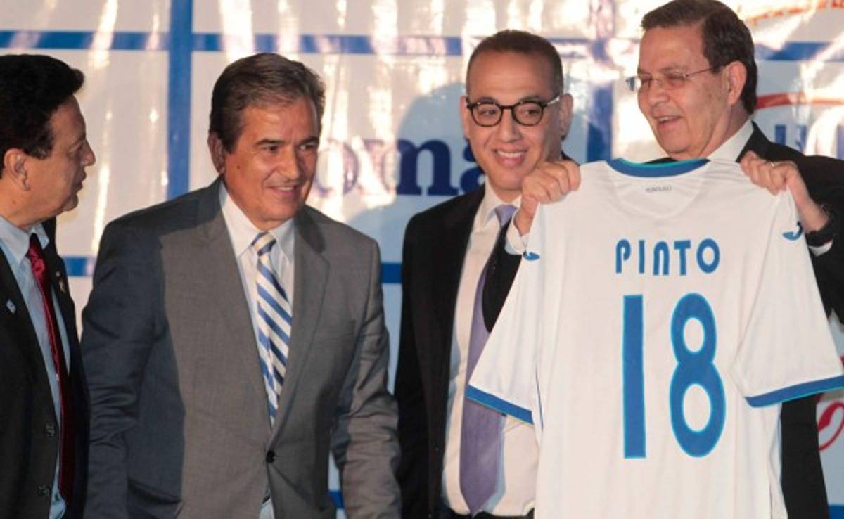 Alfredo Hawit revela las peticiones que ha hecho Jorge Luis Pinto