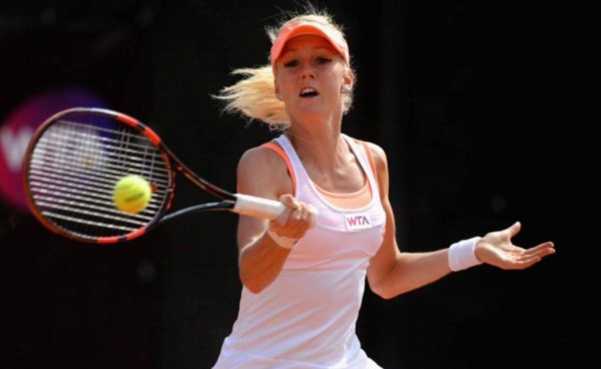 Tenista polaca se emborracha y termina semidesnuda