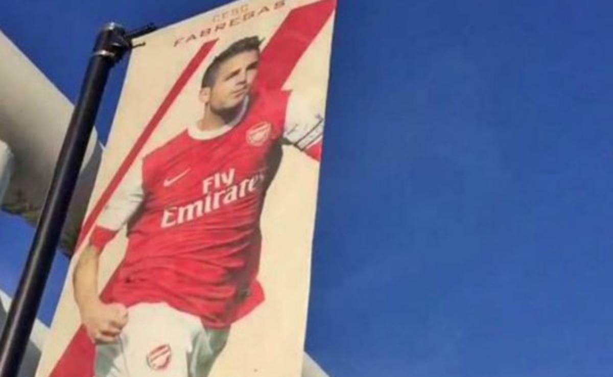 Aficionados del Arsenal no quieren ver al 'traidor' de Cesc Fábregas