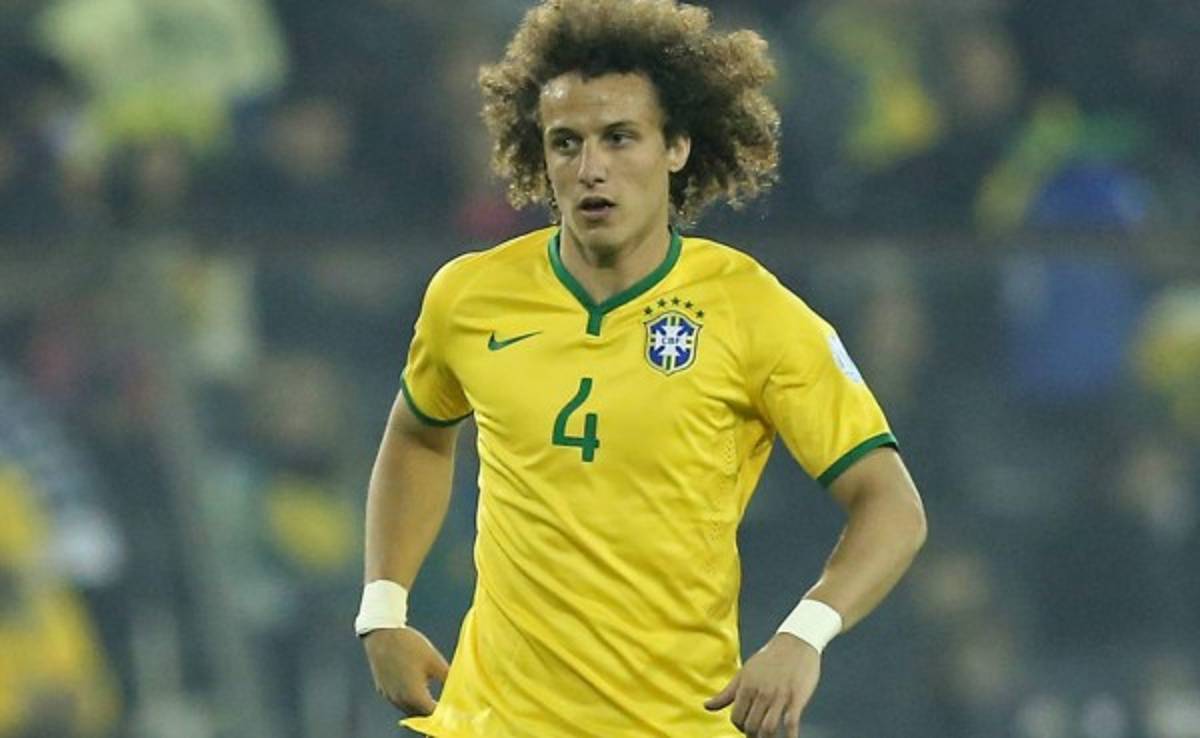 David Luiz deja Brasil y regresa a París para estar con su familia