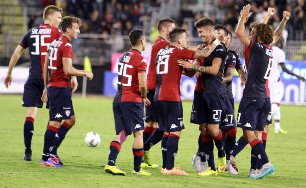 El Cagliari tiene pie y medio en la Serie A de Italia