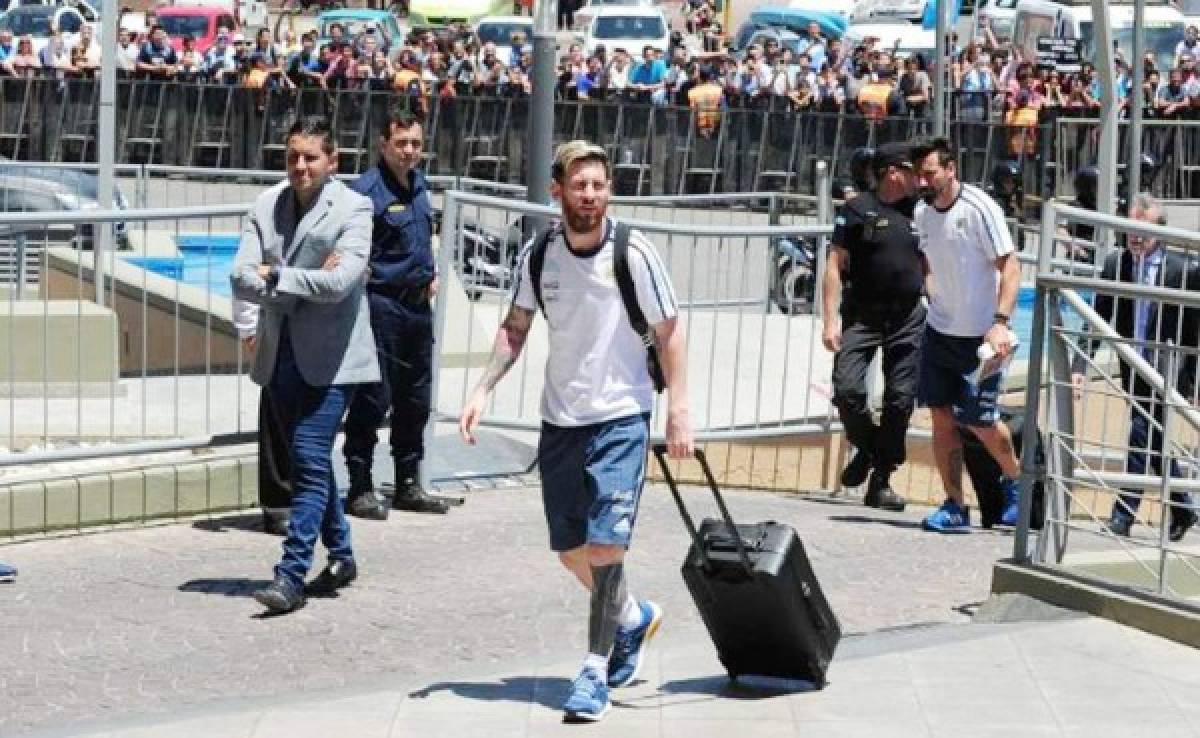 A Messi se la bajó la presión y vomitó en su regreso a Argentina